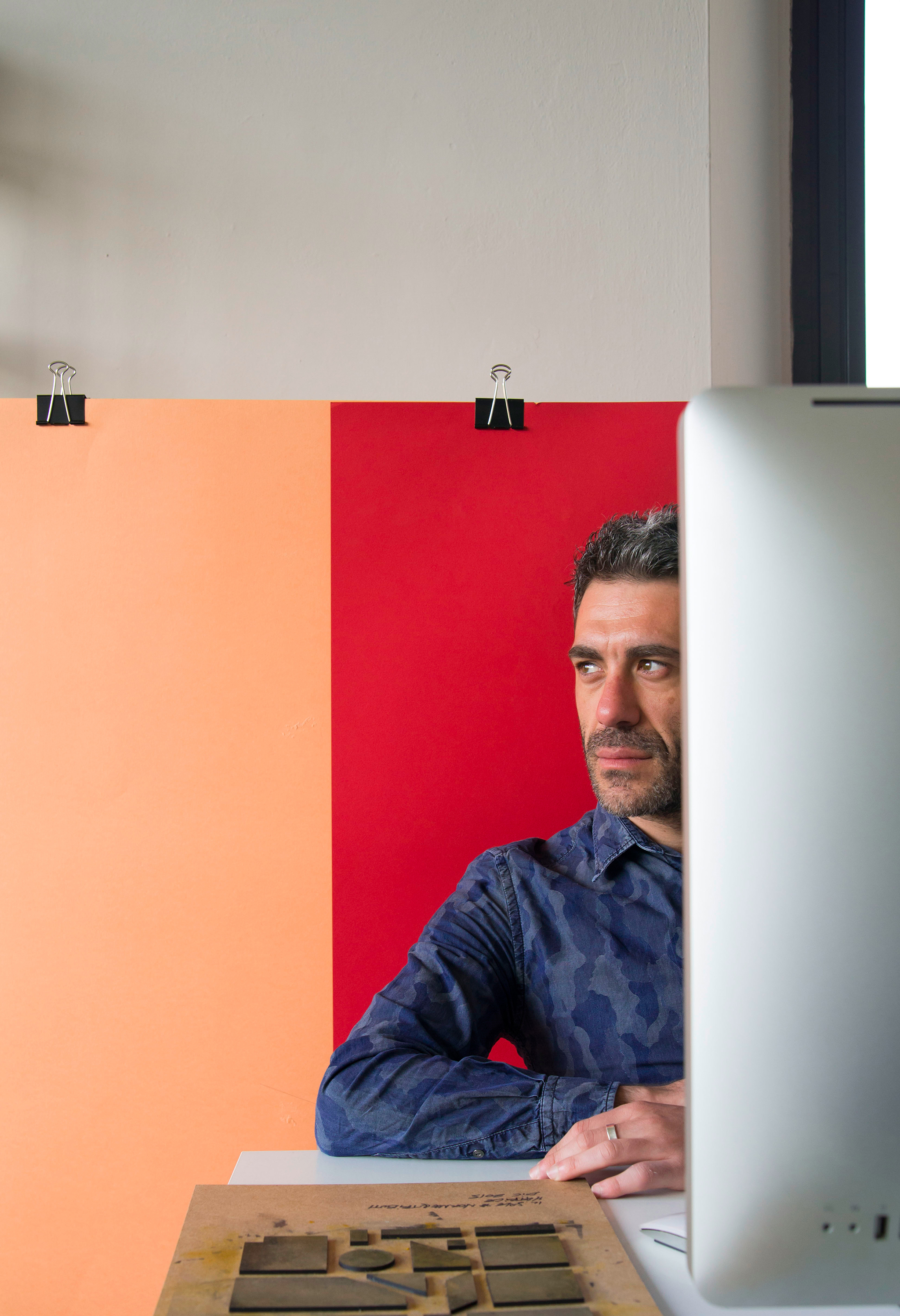 MYKITA JOURNAL gets insight into the life and work of award-winning illustrator Ray Oranges