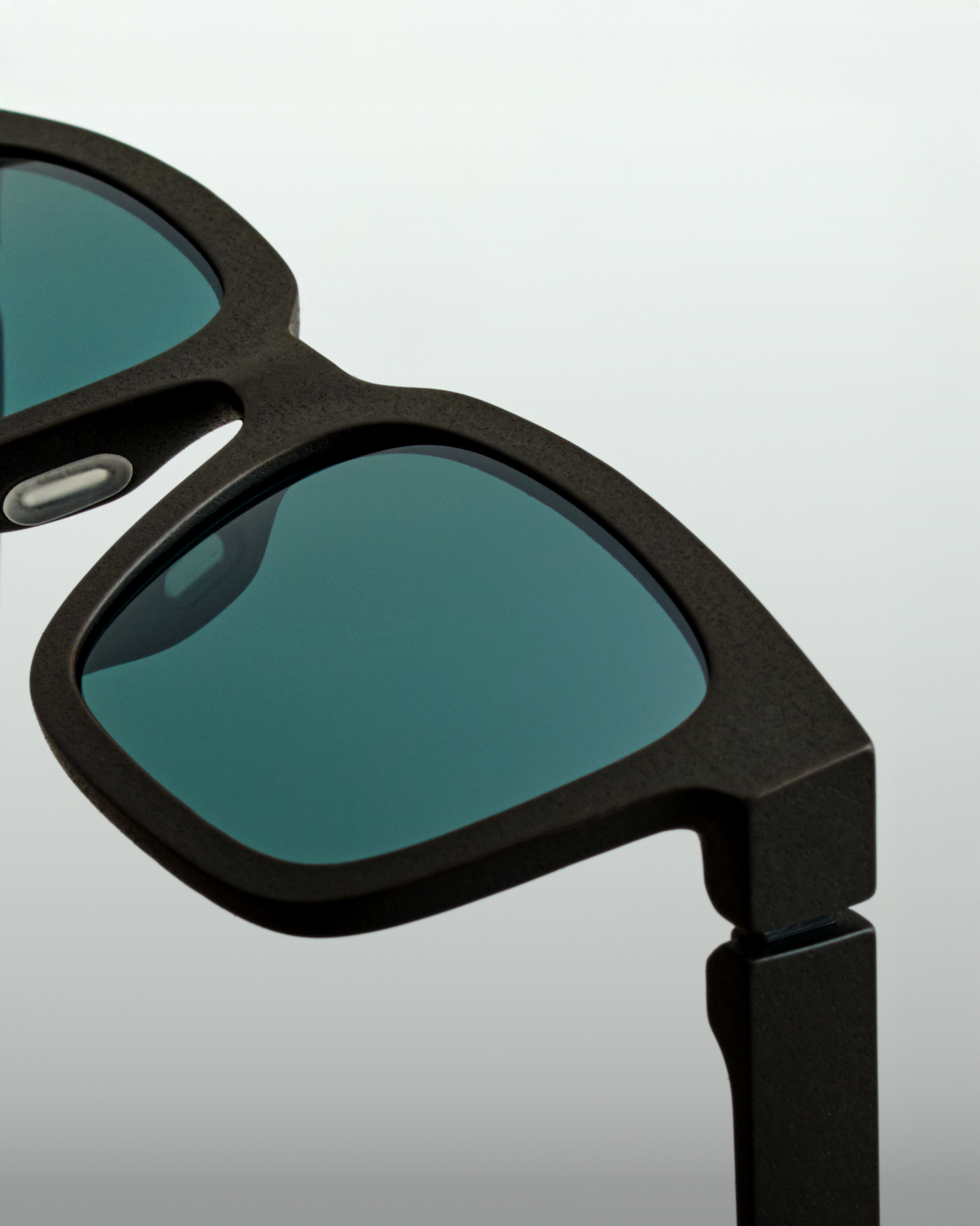 Social Bw13785 V2 Crop