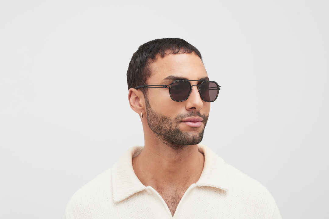 サングラス Mykita Mykita - LEELAND - 946 a16 black antigua Mykita Leeland - A16 Black / Antigua Brown Sunglasses