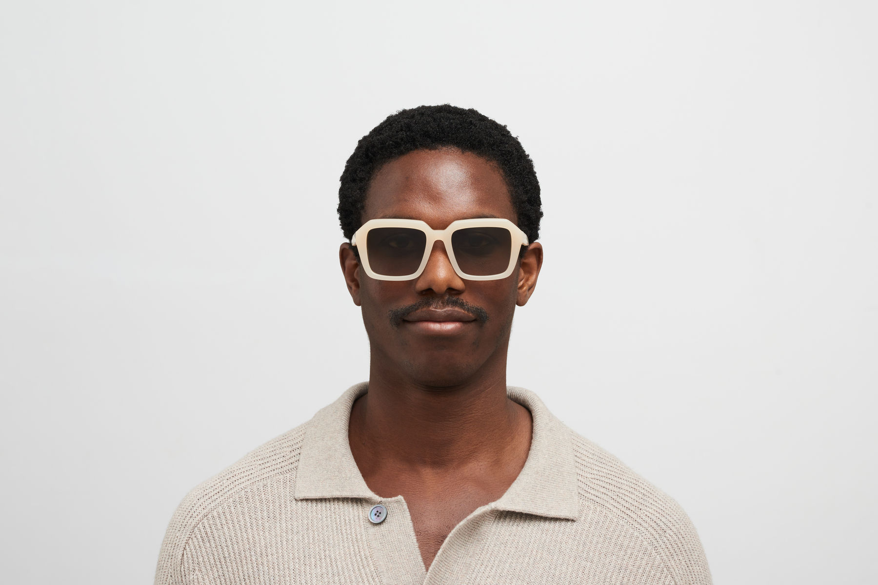 Santana サングラス ブラック | SmartBuyGlasses JP