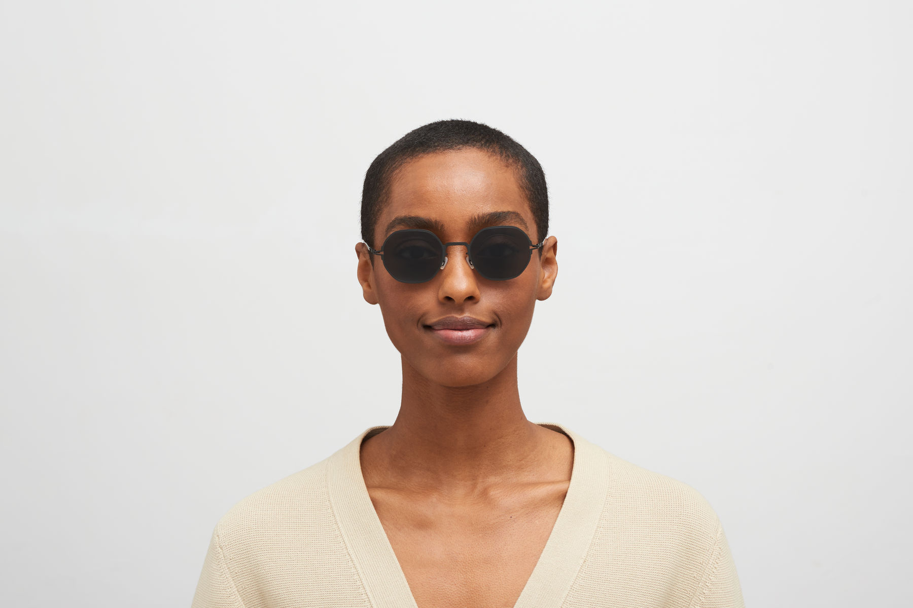 Mykita Unisex Black/Cream Phillys 953 Round Sunglasses MYKITA LITE ACETATE PAULSON SUNGLASSES main image 2
