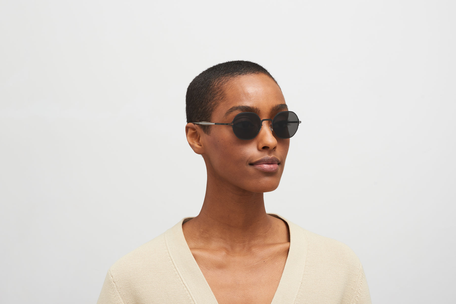 mykita SANTANA　サングラス Santana サングラス ブラック | SmartBuyGlasses JP